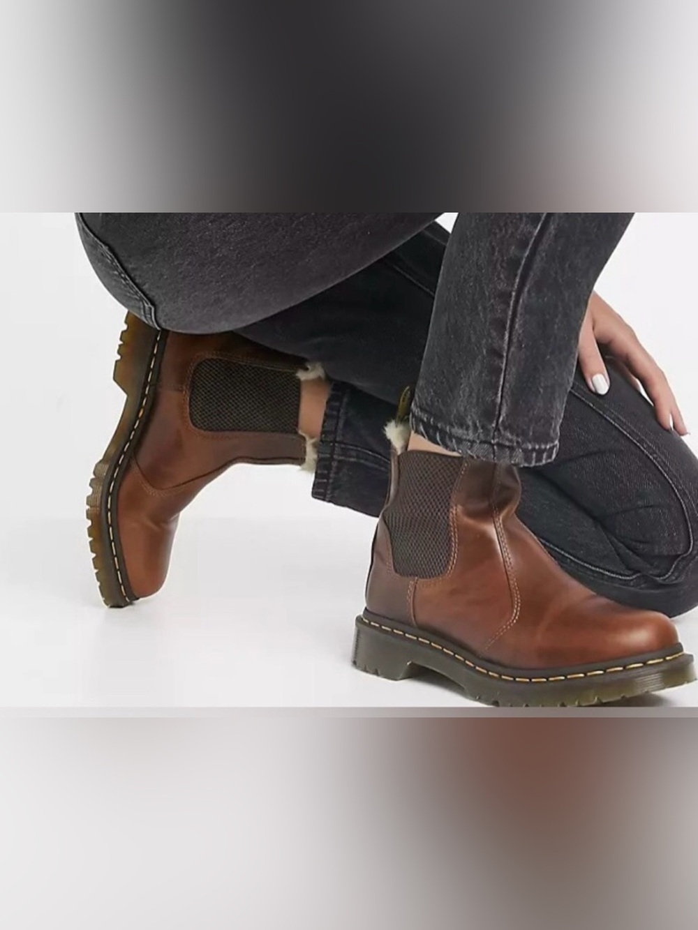 Dr. Martens 2976 Leonore
Faux Fur-Lined Chelsea Boots. Size 8